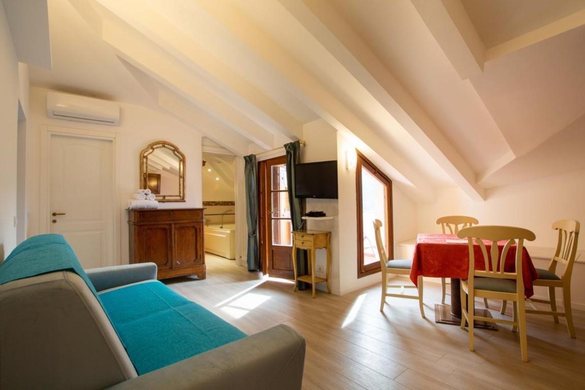Residence Villa Il Casale - Appartamenti Wellness E Piscina Riscaldata 토보산지아코모 외부 사진